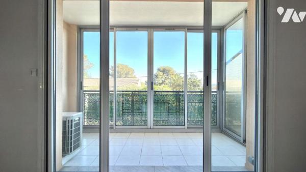 SAINT-AYGULF – Appartement 2 pièces avec loggia et aperçu mer – à quelques minutes à pied du centre 