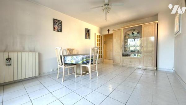 SAINT-AYGULF – Appartement 2 pièces avec loggia et aperçu mer – à quelques minutes à pied du centre 