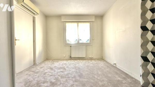 SAINT-AYGULF – Appartement 2 pièces avec loggia et aperçu mer – à quelques minutes à pied du centre 