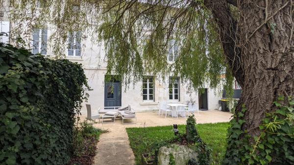 Maison en pierre à Saintes (17) rive droite Saintes (17100)