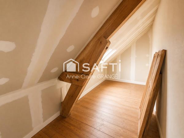 À SILLÉ-LE-GUILLAUME – UNE MAISON DE CARACTÈRE AUX BEAUX VOLUMES, À DEUX PAS DES COMMODITÉS !