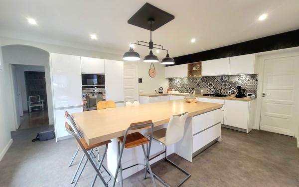 Maison à vendre    7 pièces • 200 m2 Pau