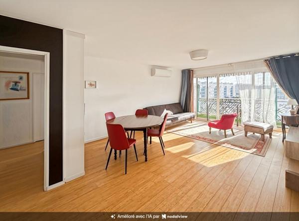 Ensemble de deux appartements situés sur le même palier, offrant au total 6 chambres avec balcon