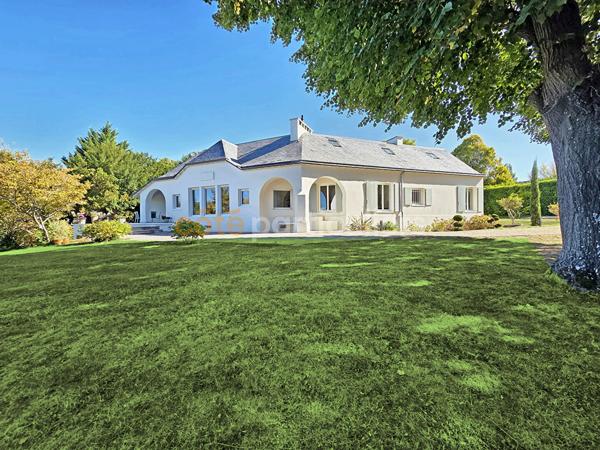 Vente
                Maison255 m² - 7 Pièces -
                    VAUX SUR SEINE (78740)