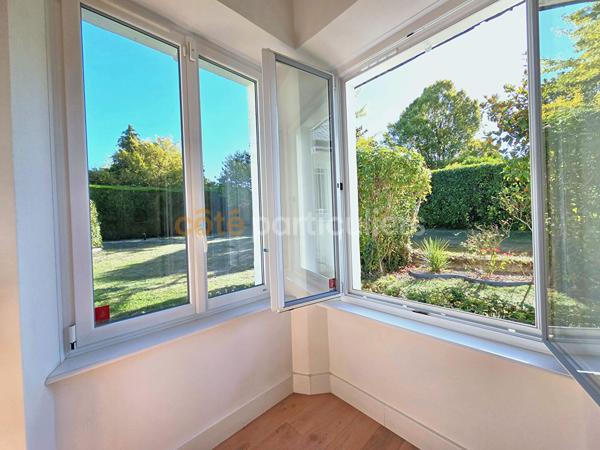 Vente
                Maison255 m² - 7 Pièces -
                    VAUX SUR SEINE (78740)