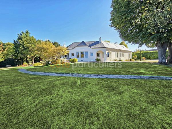 Vente
                Maison255 m² - 7 Pièces -
                    VAUX SUR SEINE (78740)