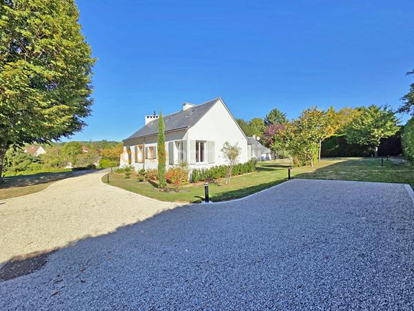 Vente
                Maison255 m² - 7 Pièces -
                    VAUX SUR SEINE (78740)