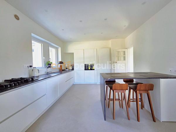 Vente
                Maison255 m² - 7 Pièces -
                    VAUX SUR SEINE (78740)