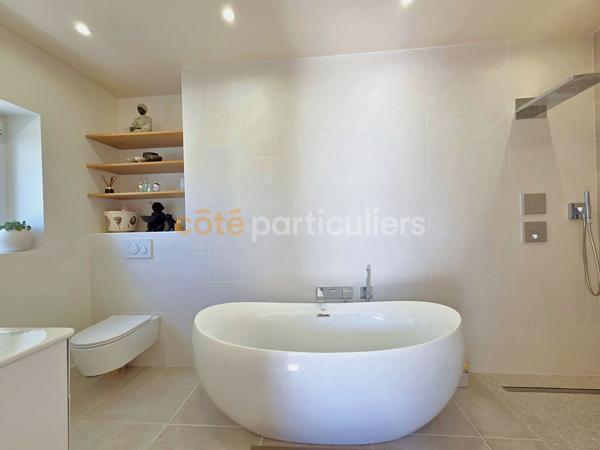 Vente
                Maison255 m² - 7 Pièces -
                    VAUX SUR SEINE (78740)