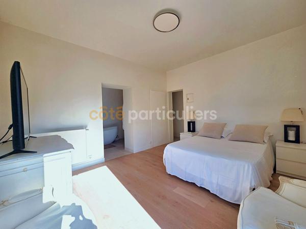 Vente
                Maison255 m² - 7 Pièces -
                    VAUX SUR SEINE (78740)