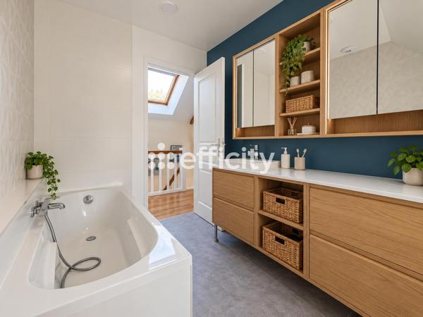 Maison
         8 pièces
        - 120 m² 330 850 € *