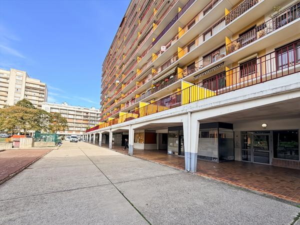 Studio rénové à vendre à Rosny-sous-Bois - Centre-ville - Idéal Investisseur