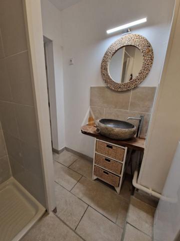 À LOUER – APPARTEMENT MEUBLÉ RÉNOVÉ DE 52 m² – 710 € CHARGES COMPRISES
