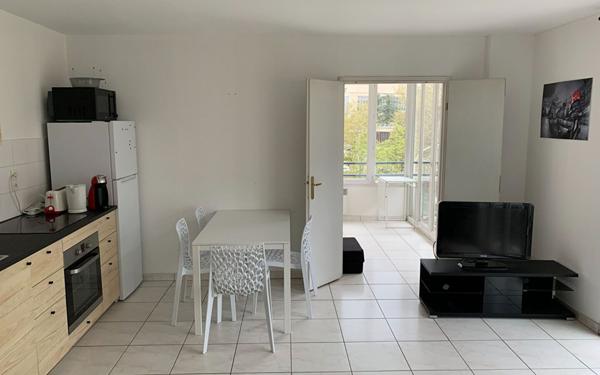 Appartement à louer    1 pièce •  Lyon 8