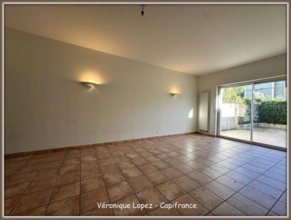 Agen, dans un quartier calme, maison de ville 115 m², 5 pièces principales, avec extérieur