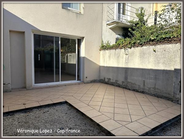 Agen, dans un quartier calme, maison de ville 115 m², 5 pièces principales, avec extérieur