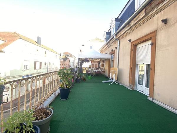 Immeuble de avec local commercial
