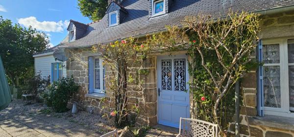 Maison en pierre en bourg