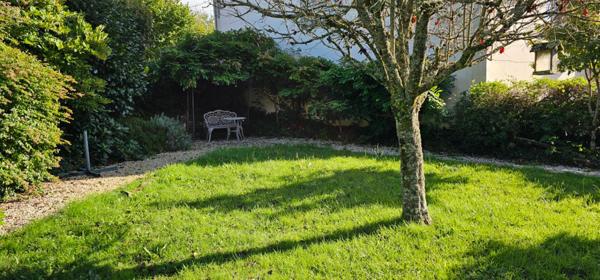 Maison en pierre en bourg