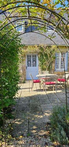 Maison en pierre en bourg