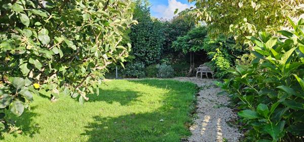 Maison en pierre en bourg