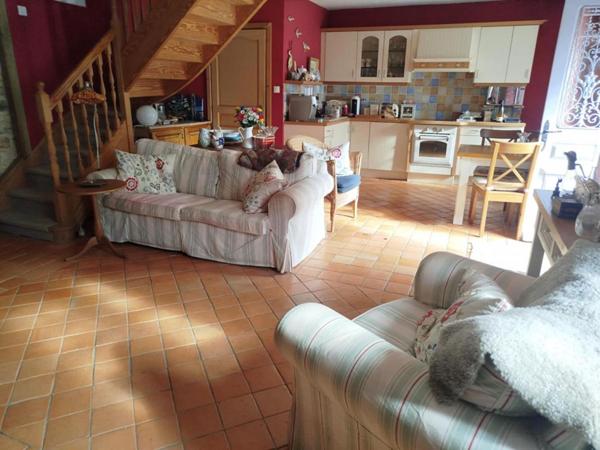 Maison en pierre en bourg