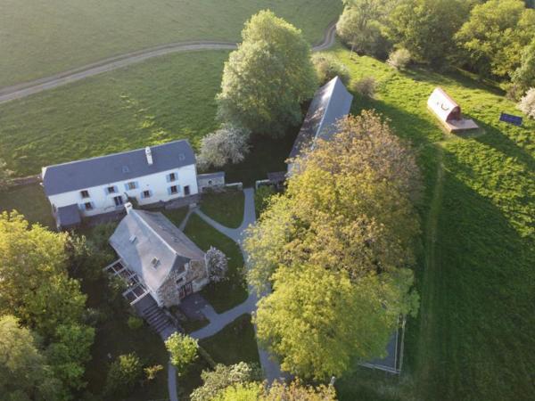 Demeures de prestige - Vallee d'ossau - Réf.:205343 AU COEUR DE LA VALLEE D'OSSAU - A VENDRE ( BAISSE DE PRIX) ENSEMBLE IMMOBILIER RENOVE SUR TERRES LIBRES DE 20 HECTARES AVEC VUE MAGNIFIQUE SUR LES PYRENEES - SITE UNIQUE DANS LE BEARN -