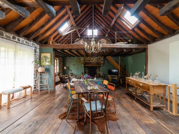 Demeures de prestige - Vallee d'ossau - Réf.:205343 AU COEUR DE LA VALLEE D'OSSAU - A VENDRE ( BAISSE DE PRIX) ENSEMBLE IMMOBILIER RENOVE SUR TERRES LIBRES DE 20 HECTARES AVEC VUE MAGNIFIQUE SUR LES PYRENEES - SITE UNIQUE DANS LE BEARN -