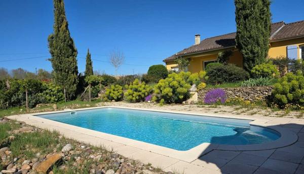 Maison contemporaine - Saint-cyprien Maison de plain-pied au calme, 3 chambres (possibilité de faire une 4eme), proche des commerces