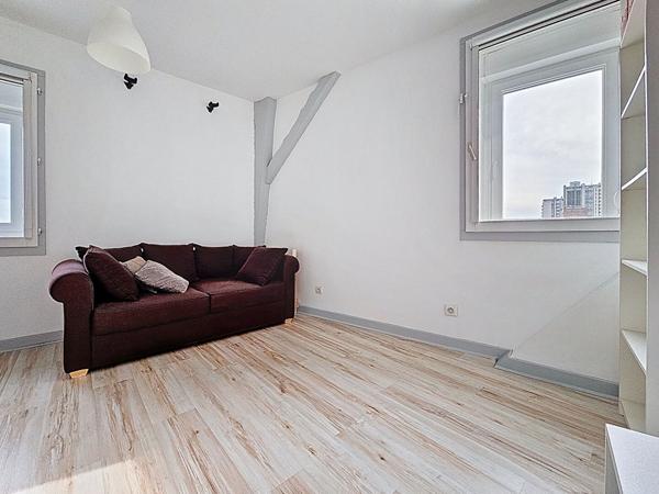 Duplex de caractère _ dernier étage _ 4 chambres _ 3 salles de bains _ balcons _ studio annexe