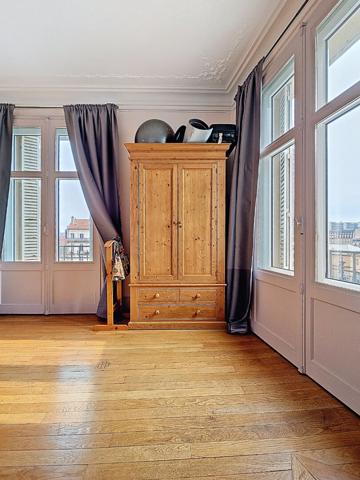 Duplex de caractère _ dernier étage _ 4 chambres _ 3 salles de bains _ balcons _ studio annexe