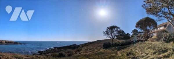 LES PIEDS DANS L 'EAU - MAGNIFIQUE FRONT DE MER - Maison d 'habitation composée d'une vaste ent...