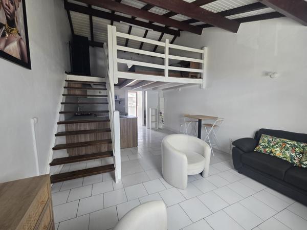 Appartement à louer 700 € CC ST FRANCOIS 1 pièce 32 m² DPE E