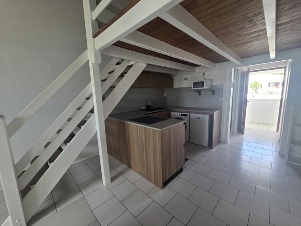 Appartement à louer 700 € CC ST FRANCOIS 1 pièce 32 m² DPE E