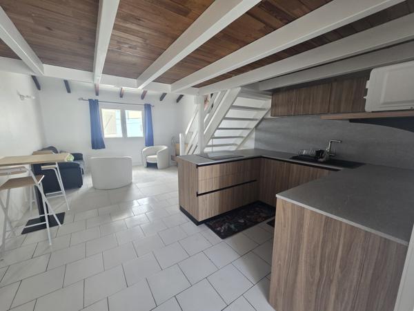 Appartement à louer 700 € CC ST FRANCOIS 1 pièce 32 m² DPE E