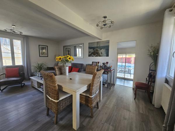 Lunel (34400) Grande maison composée de 2 appartements - 34400 - Lunel