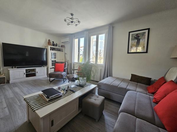 Lunel (34400) Grande maison composée de 2 appartements - 34400 - Lunel