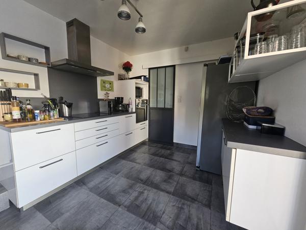 Lunel (34400) Grande maison composée de 2 appartements - 34400 - Lunel