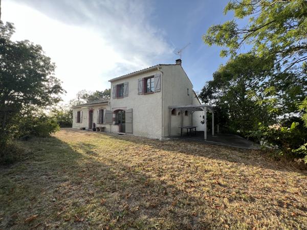 Maison T4 avec garage et dépendance sur un terrain d'un hectare
