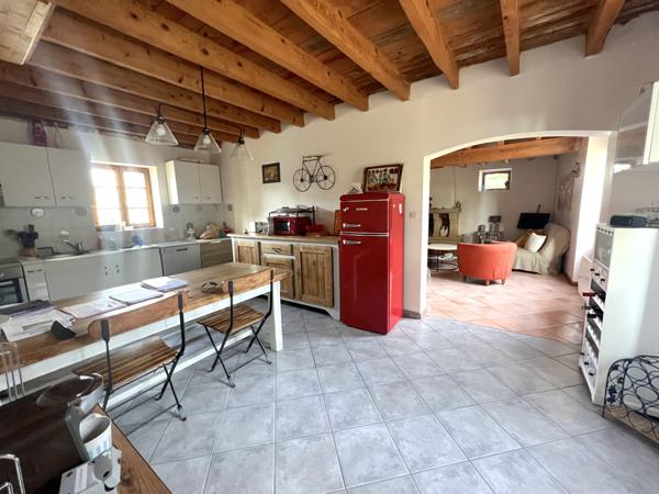 Maison T4 avec garage et dépendance sur un terrain d'un hectare