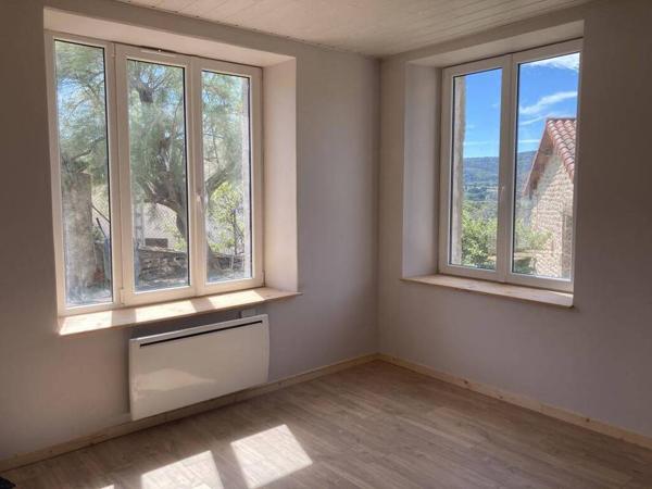 Appartement T3 en rez de chaussé dans villa / 43800 Beaulieu