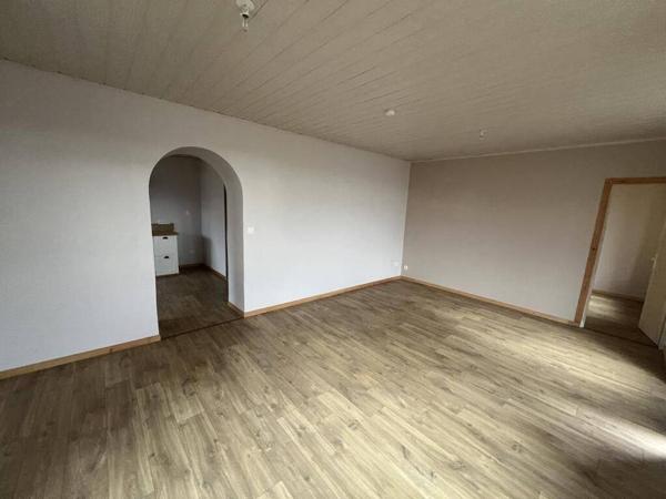 Appartement T3 en rez de chaussé dans villa / 43800 Beaulieu