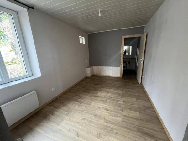 Appartement T3 en rez de chaussé dans villa / 43800 Beaulieu