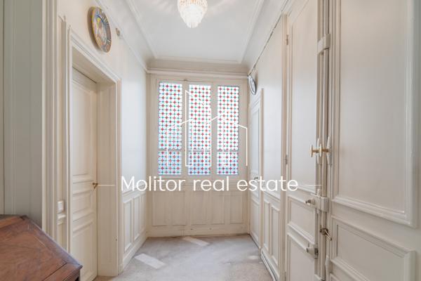 Paris (75008) Élégant appartement haussmannien avec balcon filant – Paris 8eme, Quartier Europe