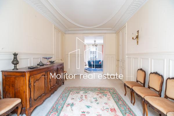 Paris (75008) Élégant appartement haussmannien avec balcon filant – Paris 8eme, Quartier Europe