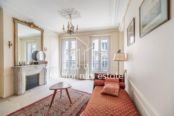 Paris (75008) Élégant appartement haussmannien avec balcon filant – Paris 8eme, Quartier Europe