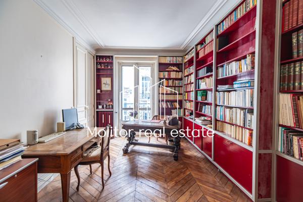 Paris (75008) Élégant appartement haussmannien avec balcon filant – Paris 8eme, Quartier Europe