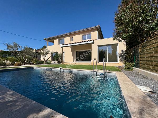 HYERES Ouest , A Vendre, Villa Neuve T7, 142.50 M2, Jardin, Piscine, Garage.