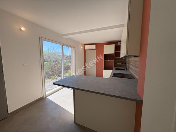 HYERES Ouest , A Vendre, Villa Neuve T7, 142.50 M2, Jardin, Piscine, Garage.