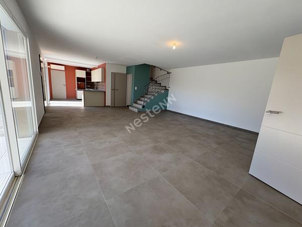 HYERES Ouest , A Vendre, Villa Neuve T7, 142.50 M2, Jardin, Piscine, Garage.